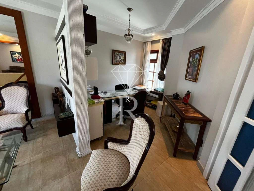 Casa com 5 quartos e 5 banheiros, 4 vagas, 350 m² — photo 4