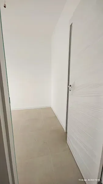 Apartamento sem mobília com vista para a cidade e montanhas — photo 16