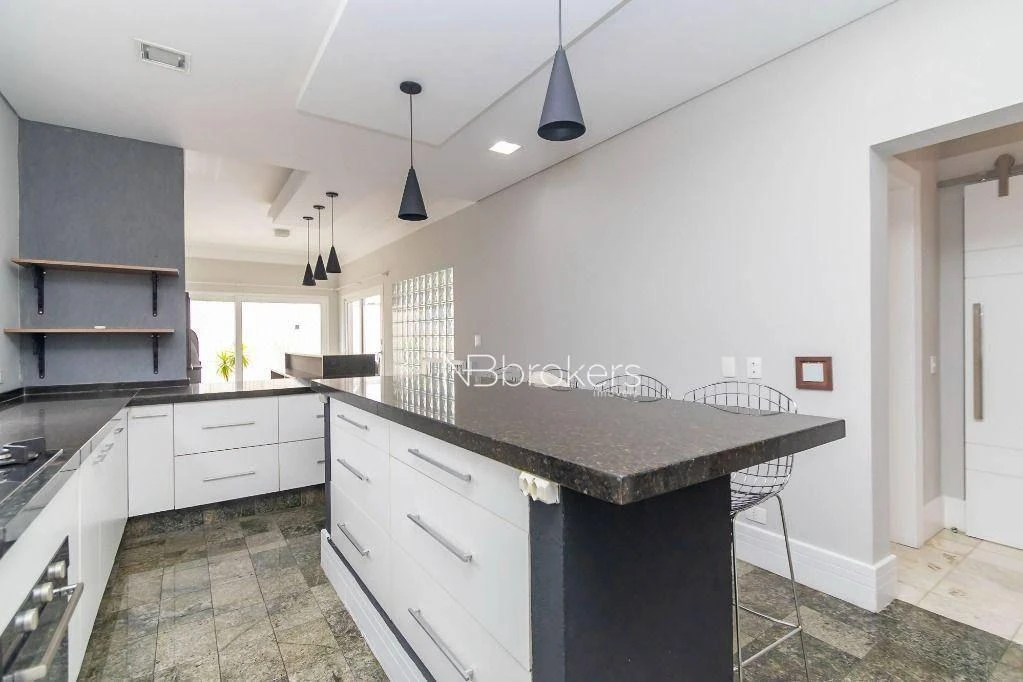 444 m² house with 4 bedrooms, private garden and parking — photo 29