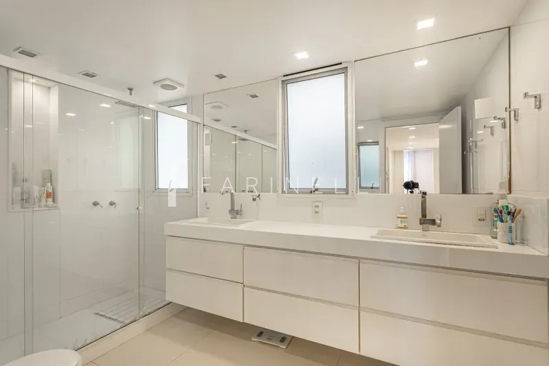 Furnished apartment with 4 bedrooms and 5 bathrooms — photo 9