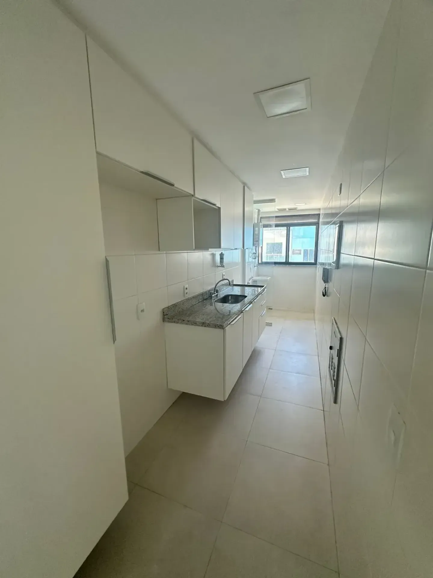 Apartamento de 2 quartos em condomínio com academia