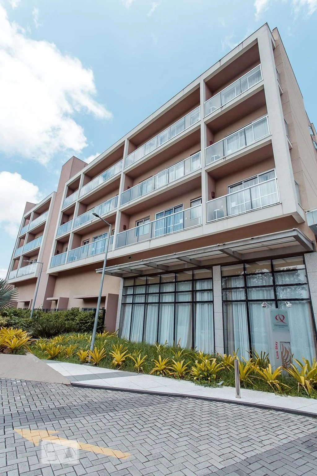 Furnished 2-bedroom apartment with a balcony — photo 43