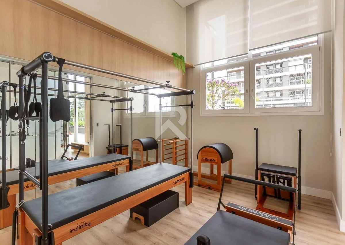 Furnished apartment, 194 m², with floor-to-ceiling windows — photo 32