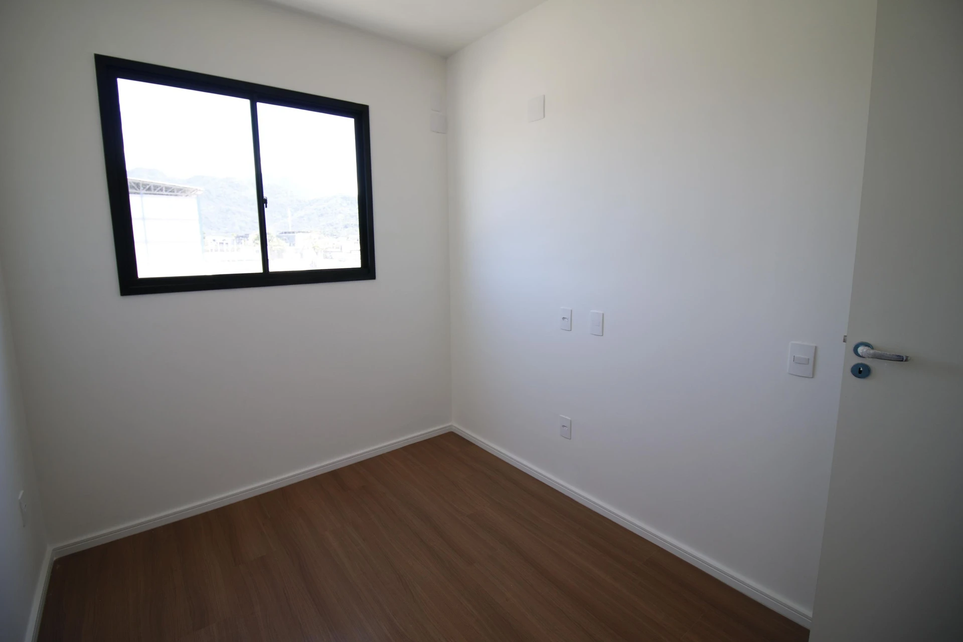 Unfurnished apartment with 2 bedrooms and 1 bathroom — photo 18