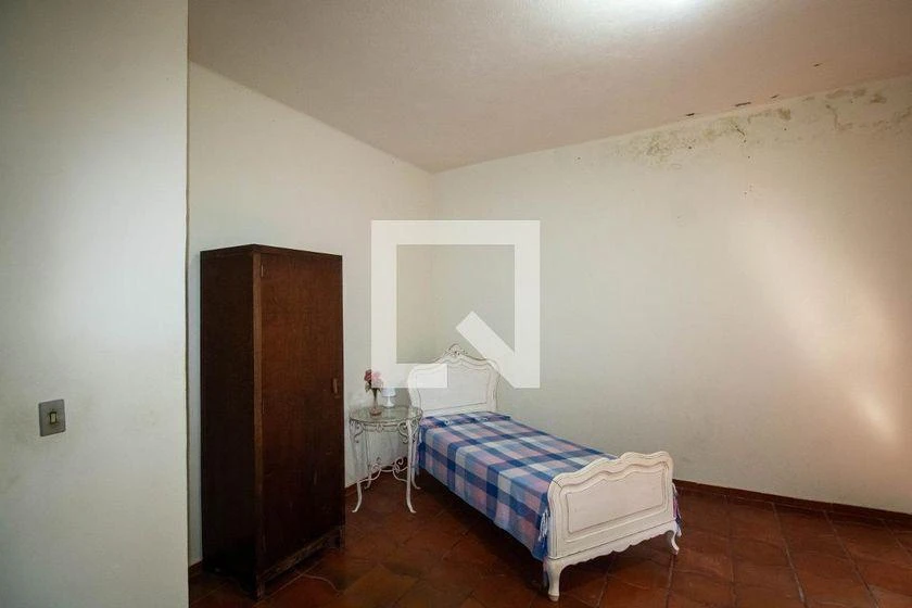 Furnished house with 4 bedrooms and 215 m² — photo 25