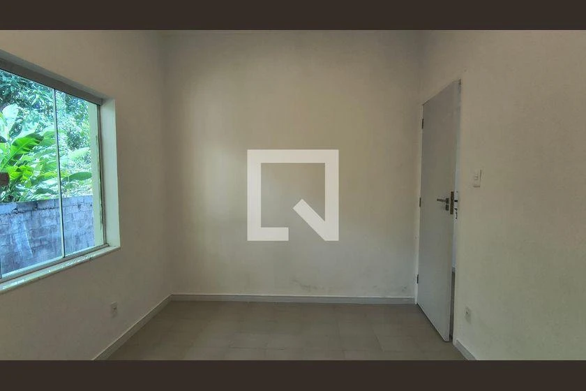Casa com 3 quartos e 1230 m², pisos em cerâmica — photo 32