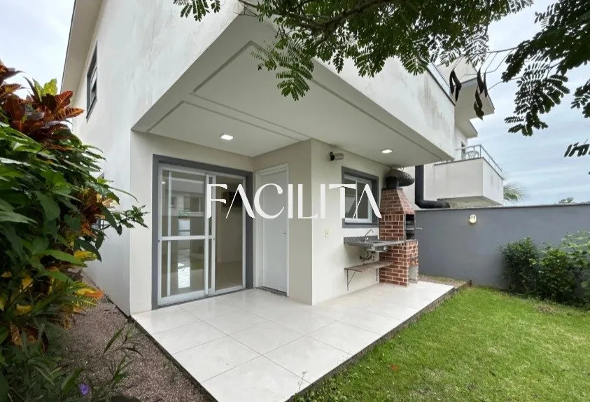 Casa com 3 quartos e cozinha americana com fogão — photo 37