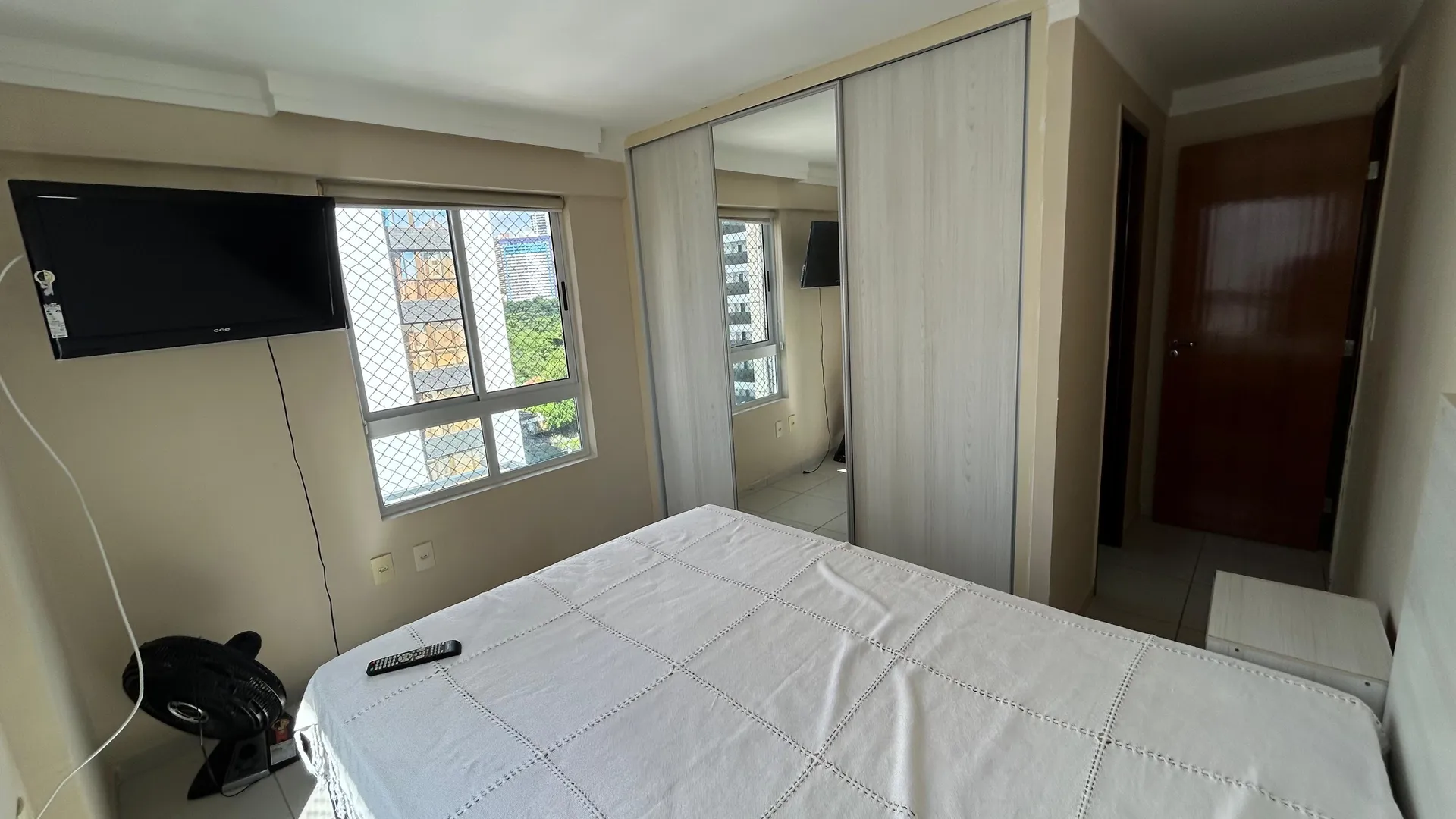 3-bedroom rental apartment with a private suite — photo 10