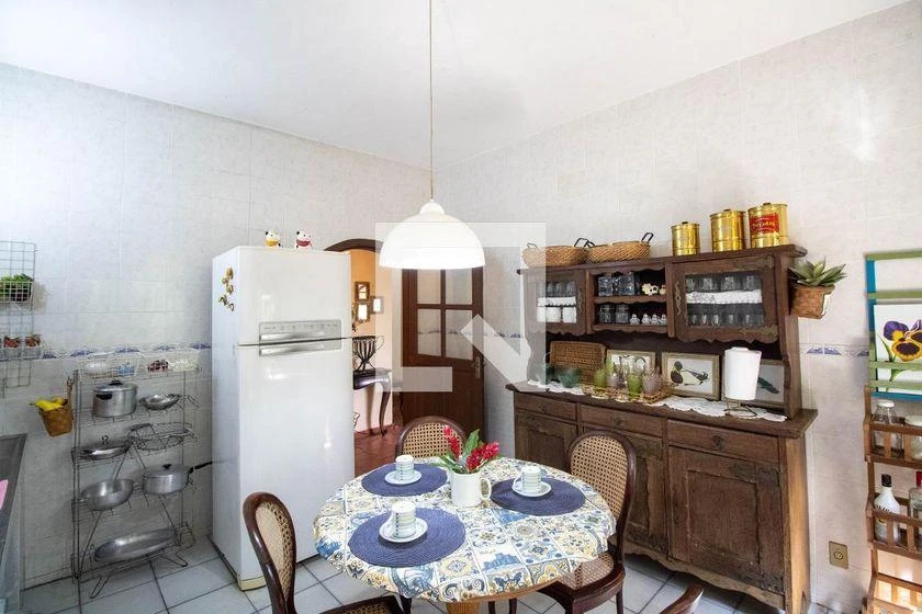 Furnished house with 4 bedrooms and 215 m² — photo 13