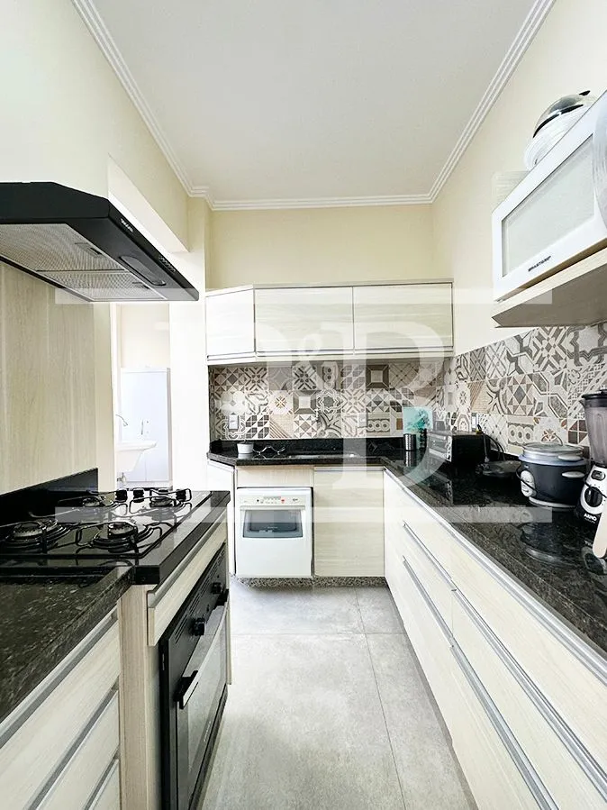 2-bedroom, 2-bath apartment with a separate kitchen — photo 25