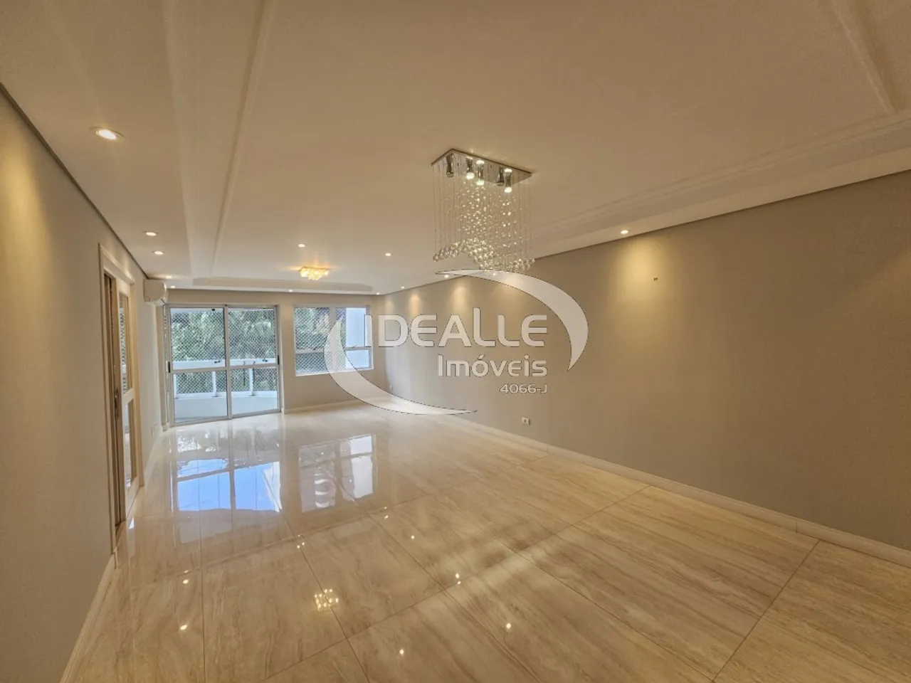 Apartamento de 3 suites con 335 m² y balcón — photo 3