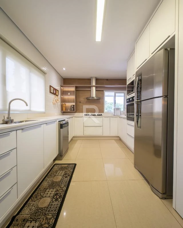 Furnished house, 400 m², with a bathtub — photo 11