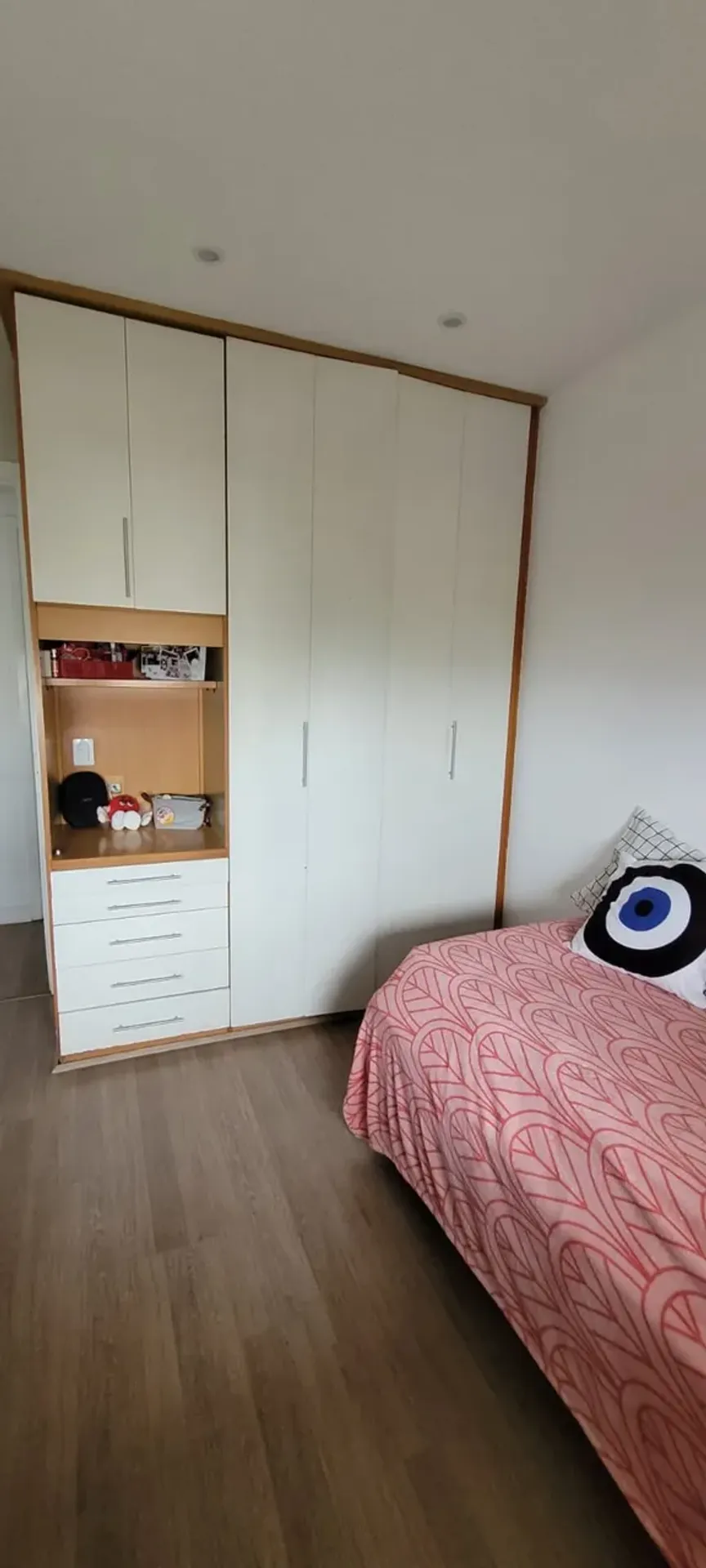 Furnished apartment, 96 m², with a glass-enclosed balcony — photo 12