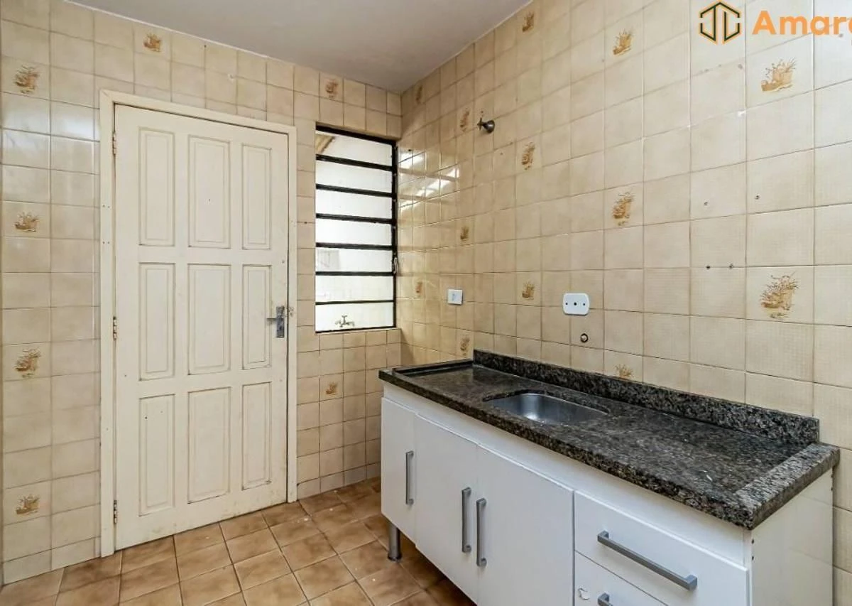 Wood or laminate floors in a 3-bedroom house, 75 m² — photo 2