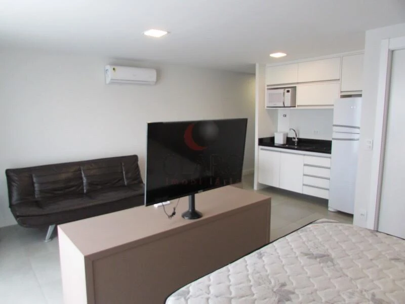 One-bedroom apartment in a building with a coworking space — photo 7