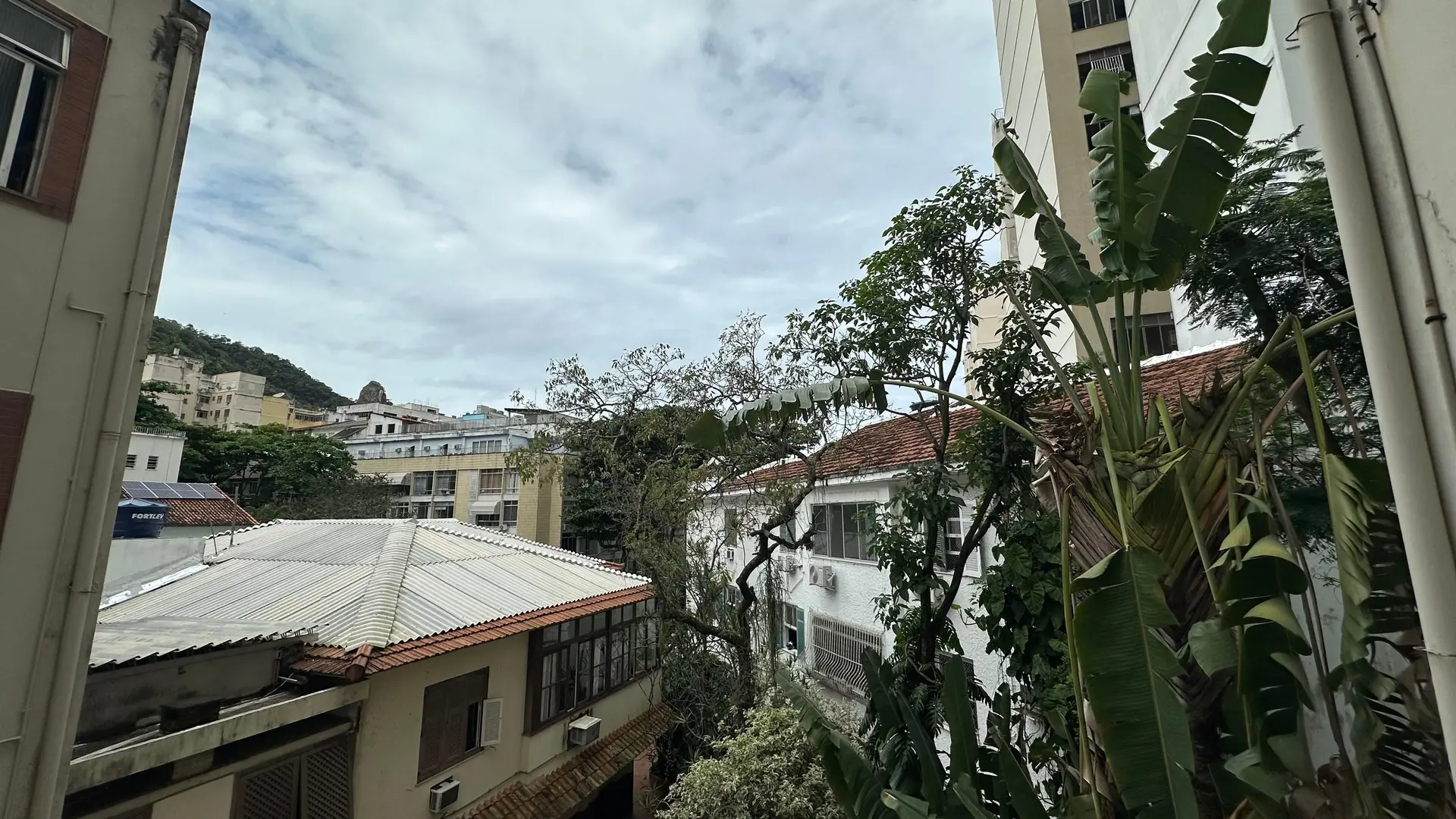 2-bedroom apartment with a mountain view in Rio de Janeiro — photo 36