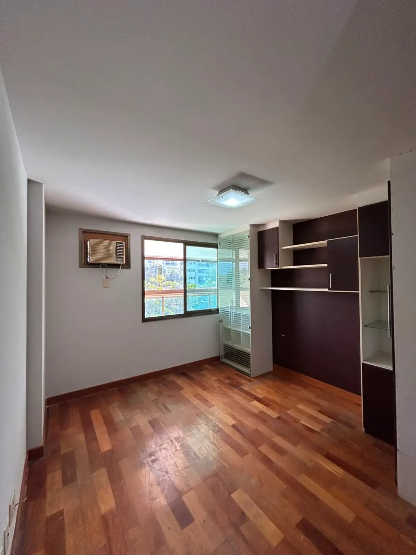 4-bedroom apartment with BBQ area in the building — photo 22