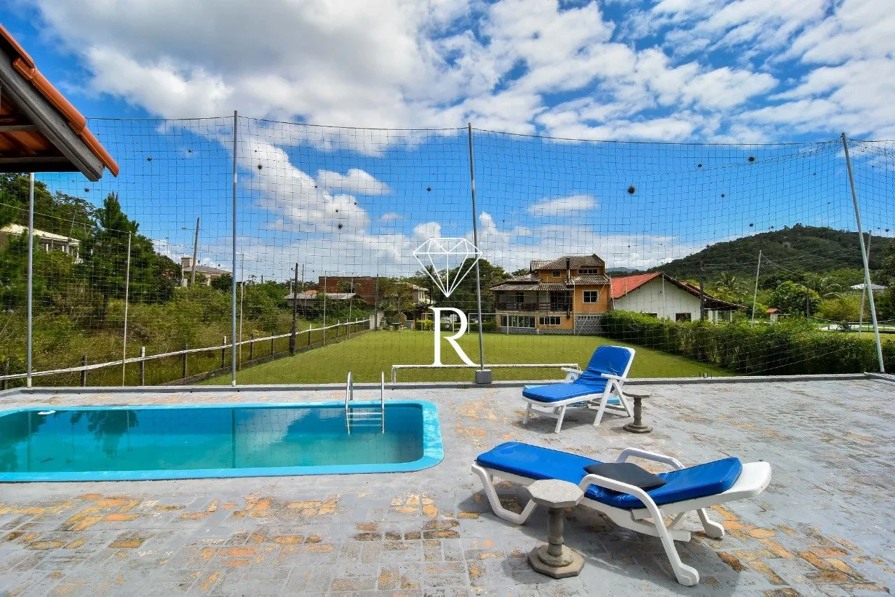 Rental house with 4 bedrooms and 6 parking spaces