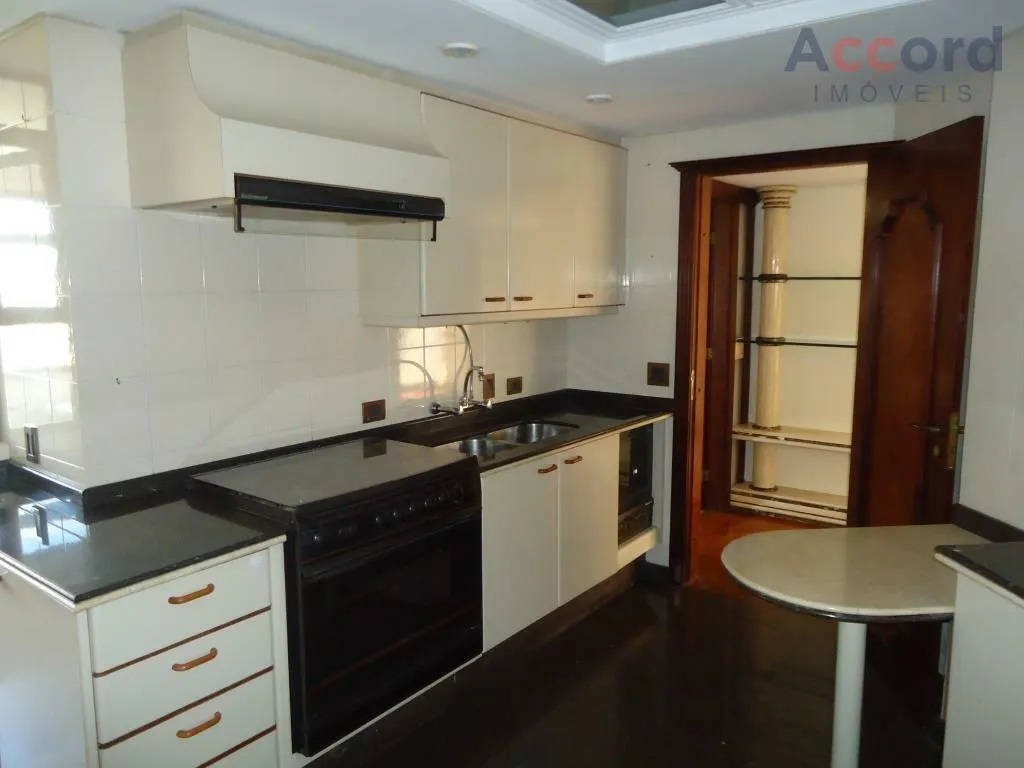 Top-floor apartment with 2 bedrooms and 4 bathrooms, 224 m² — photo 22