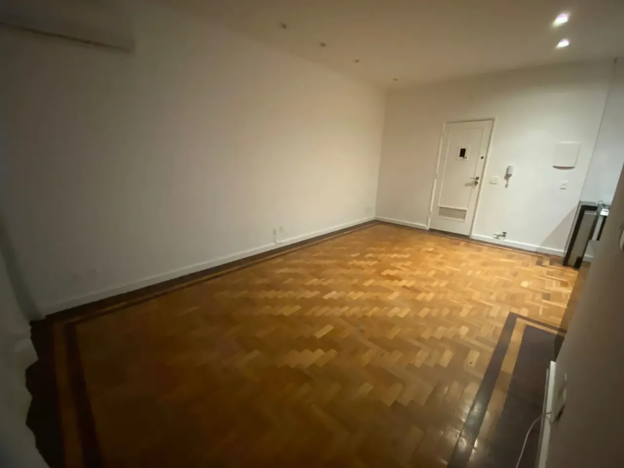 Apartment, 32 m², with wood or laminate floors — photo 13
