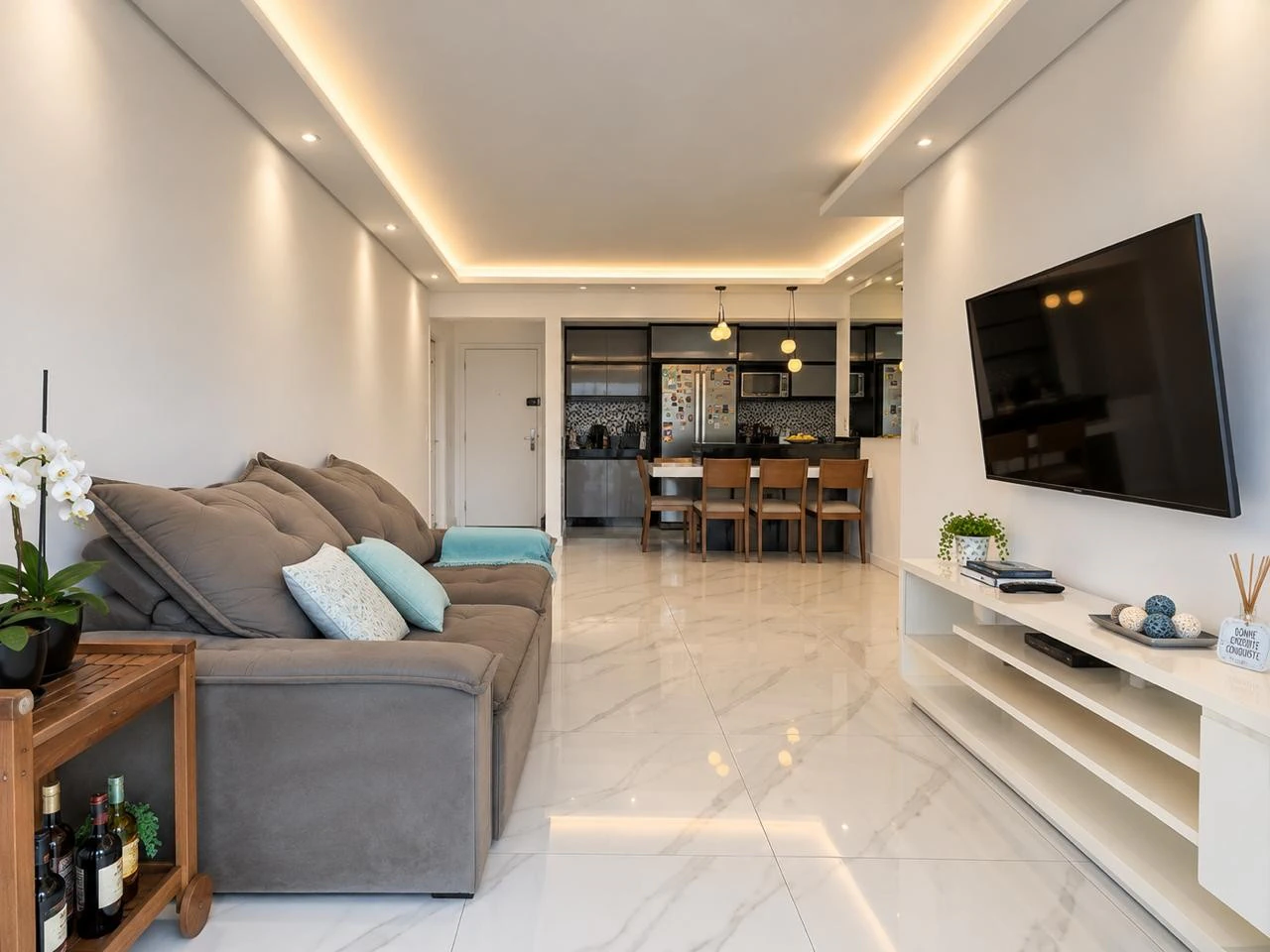 Walk-in closet in a 4-bedroom apartment, 115 m² — photo 9