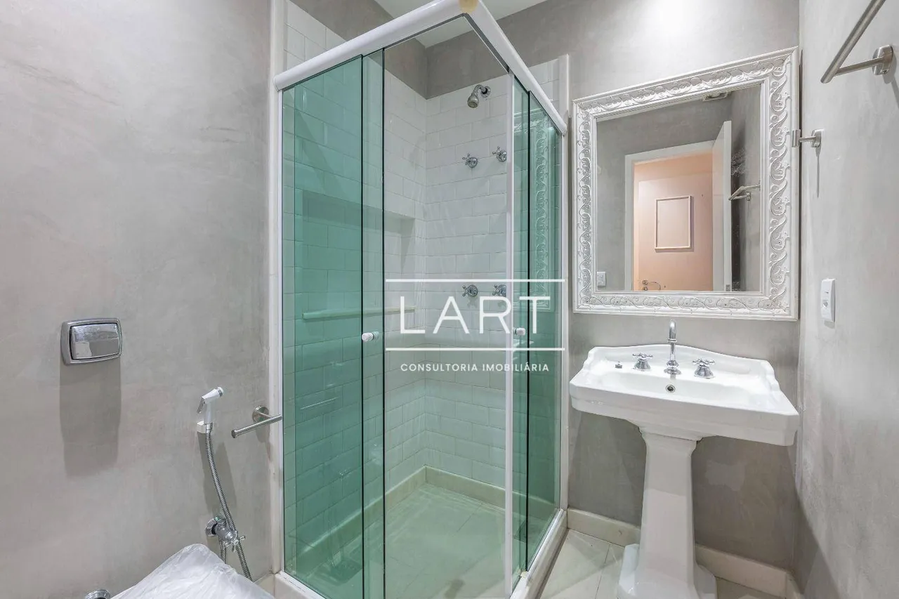 4-bedroom apartment with 5 bathrooms, 210 m² — photo 17