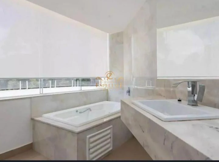 674 m² unfurnished house with 3 ensuite bedrooms and balcony — photo 4