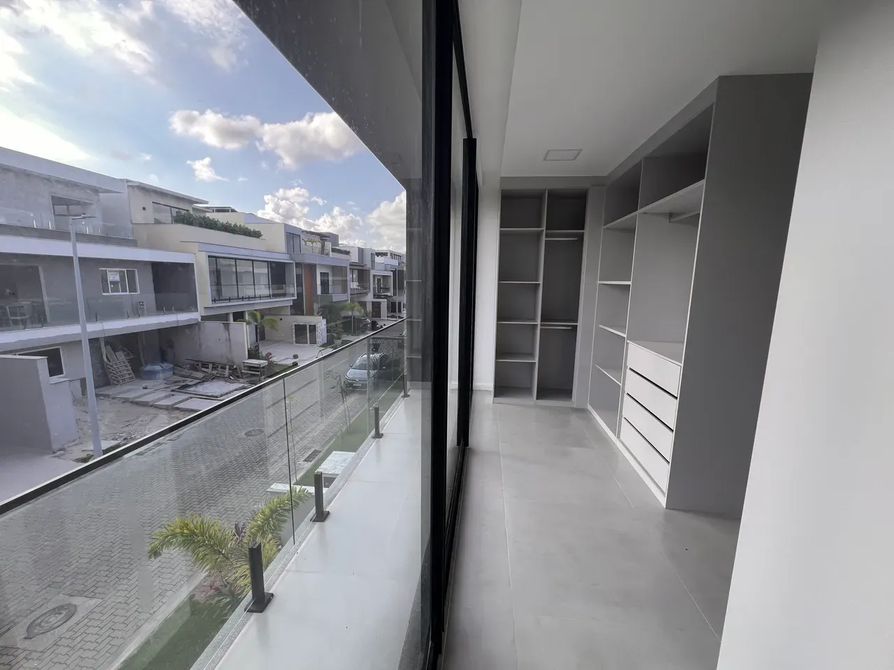 House, 330 m², with floor-to-ceiling windows — photo 19
