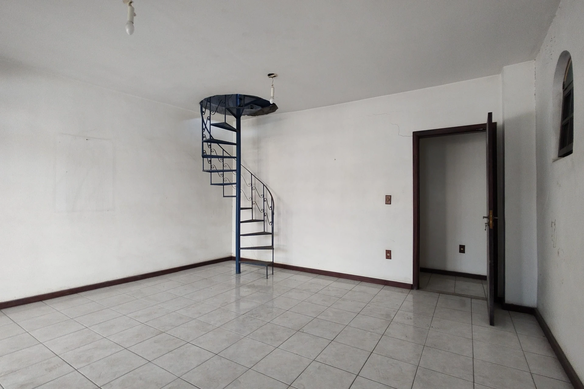 Unfurnished house with 4 bedrooms and private garden — photo 5