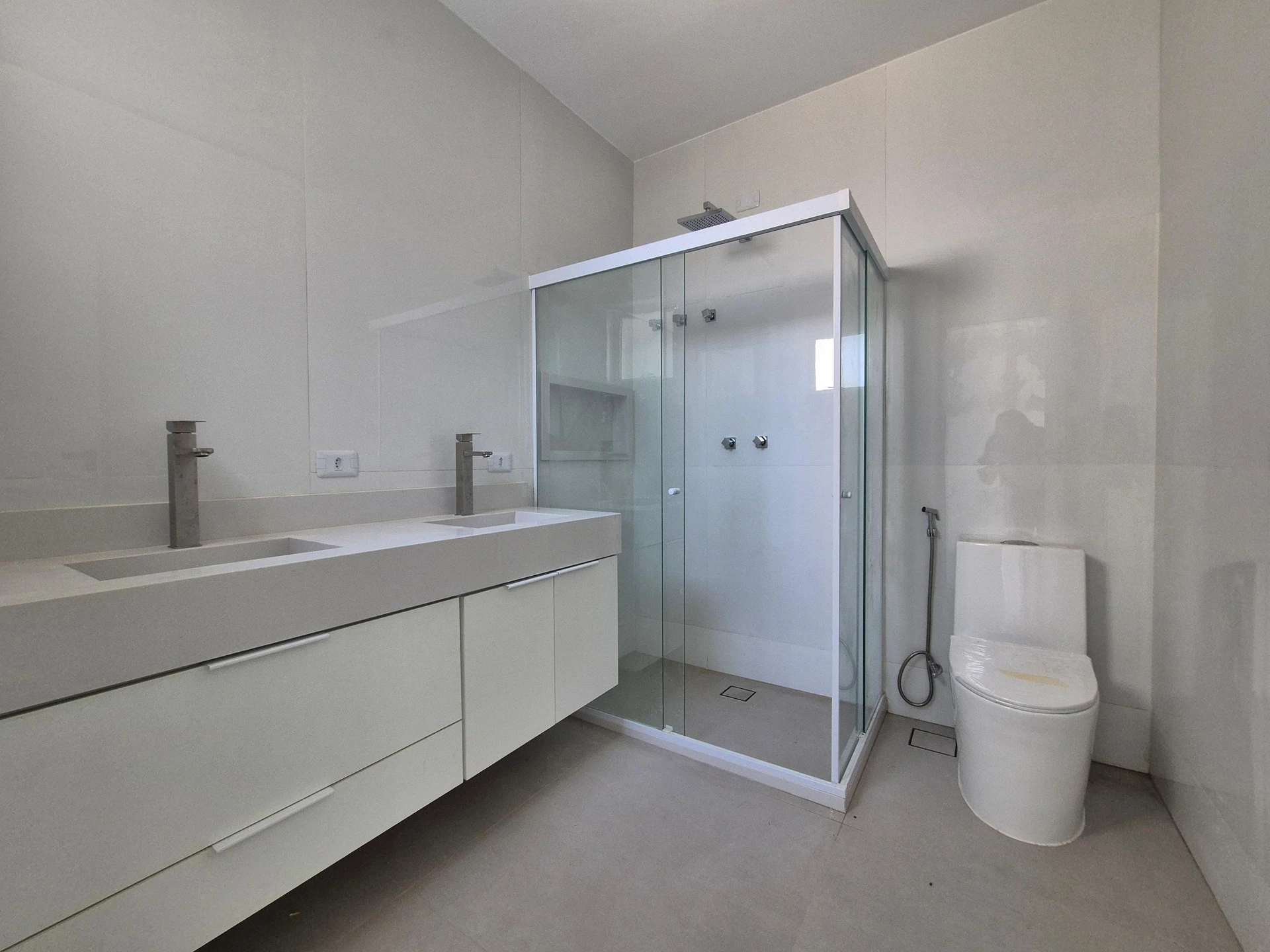 Ventanales de piso a techo y 5 dormitorios: casa de 403 m² — photo 43