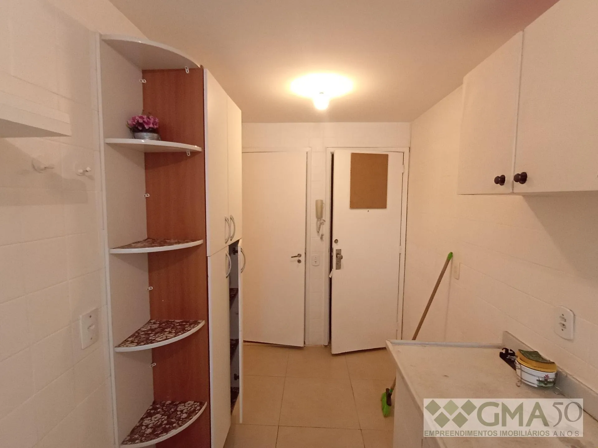 Wood or laminate floors in a 3-bedroom apartment, 92 m² — photo 17
