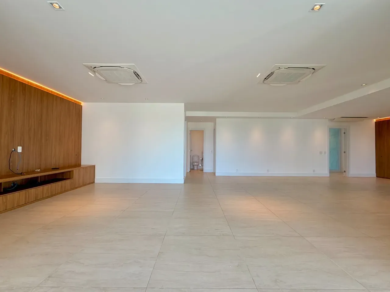 266 m² apartment with 3 bedrooms and an open kitchen — photo 12