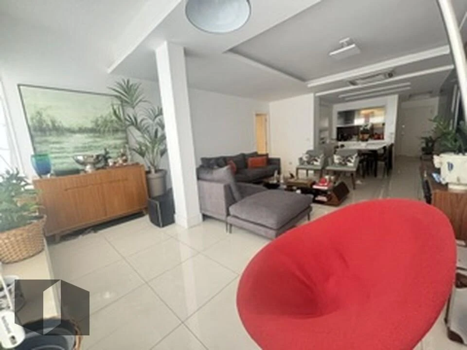 Furnished apartment, 120 m², with a walk-in closet