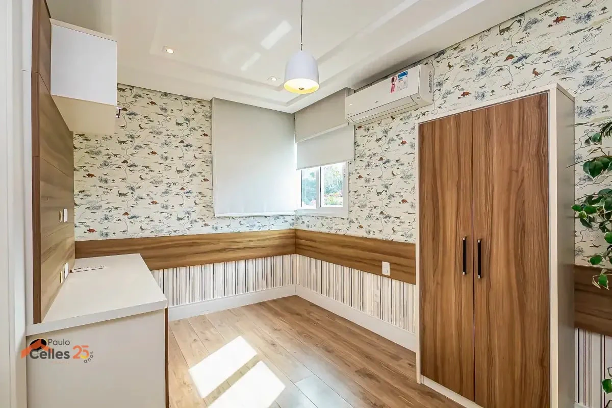 Furnished house, 275 m², with a glass-enclosed balcony — photo 8
