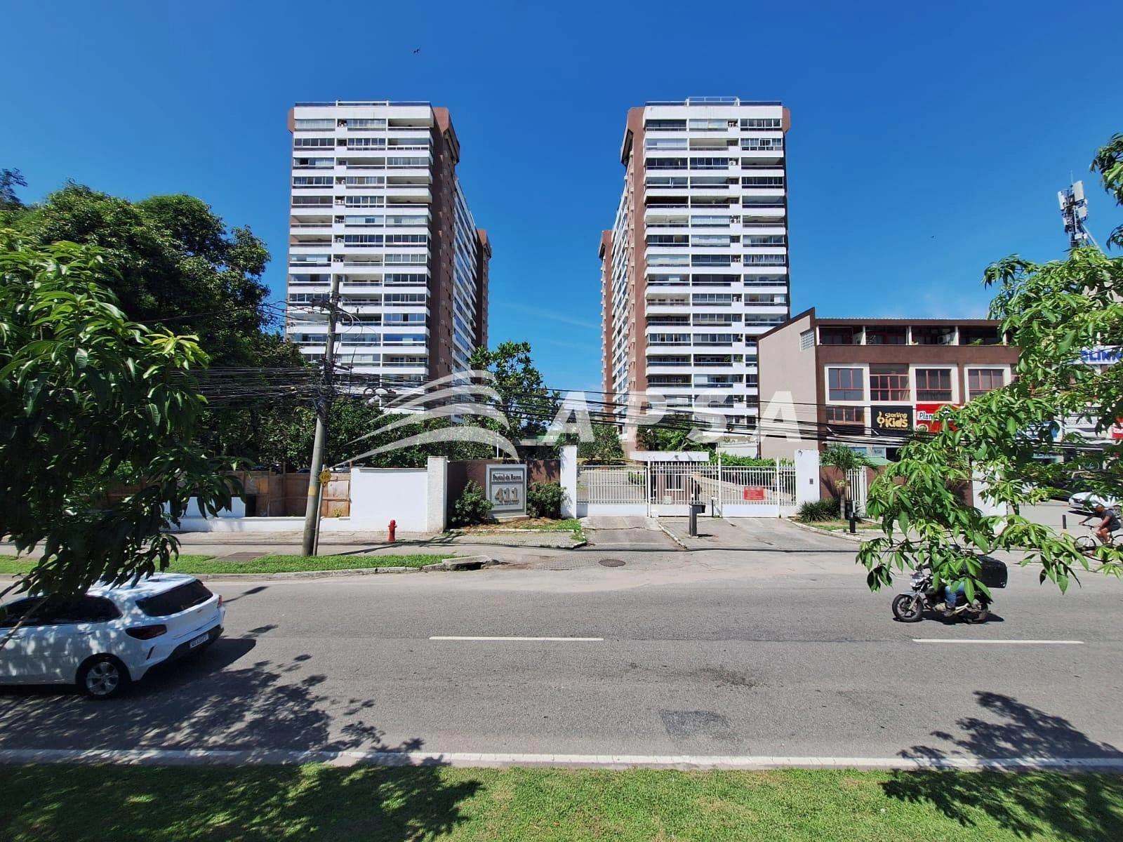 One-bedroom apartment in a building with a pool — photo 14