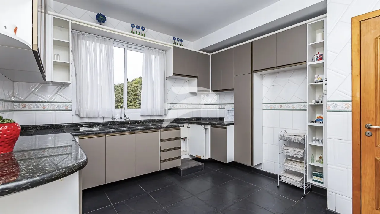 House with 3 bedrooms and a private BBQ area — photo 6