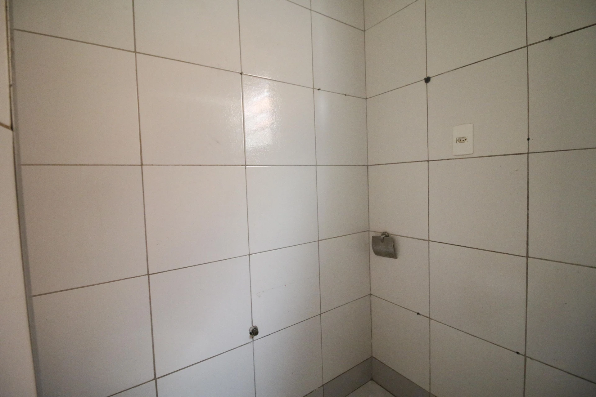 1-bedroom apartment with tile floors — photo 8