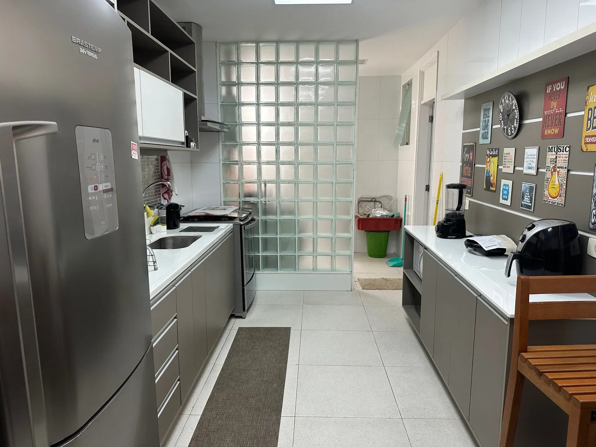 3-bedroom apartment with a home office — photo 2