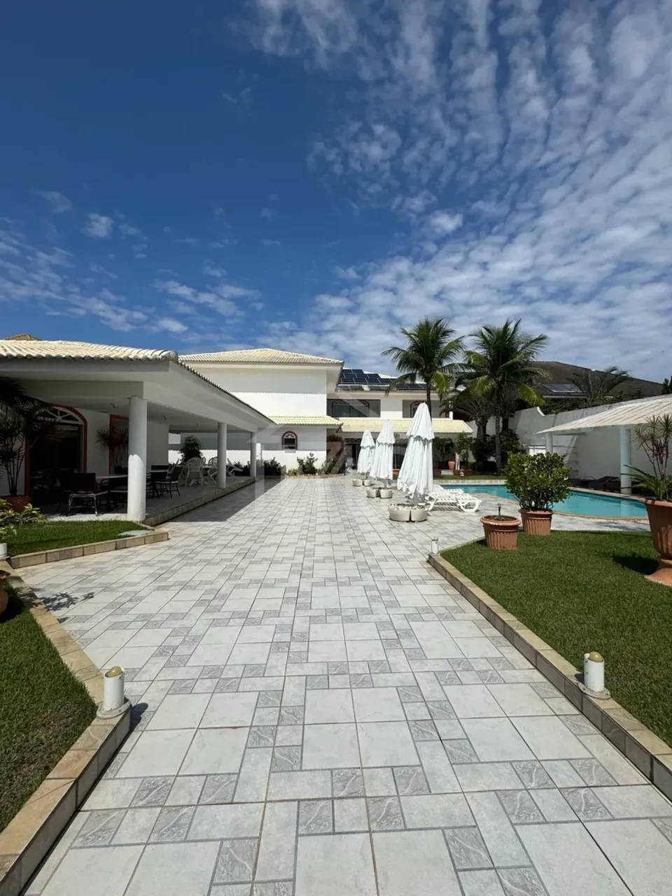 House with 5 bedrooms and 5 baths with tile floors — photo 19