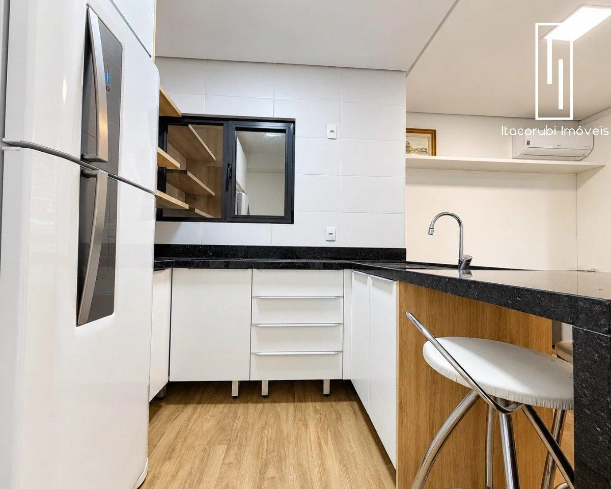 Floor-to-ceiling windows in a one-bedroom apartment, 32 m² — photo 9