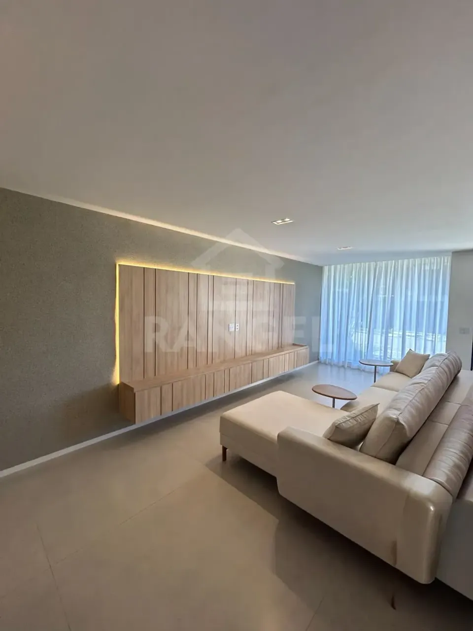 House with 3 bedrooms, 5 bathrooms, and 2 parking spaces — photo 3