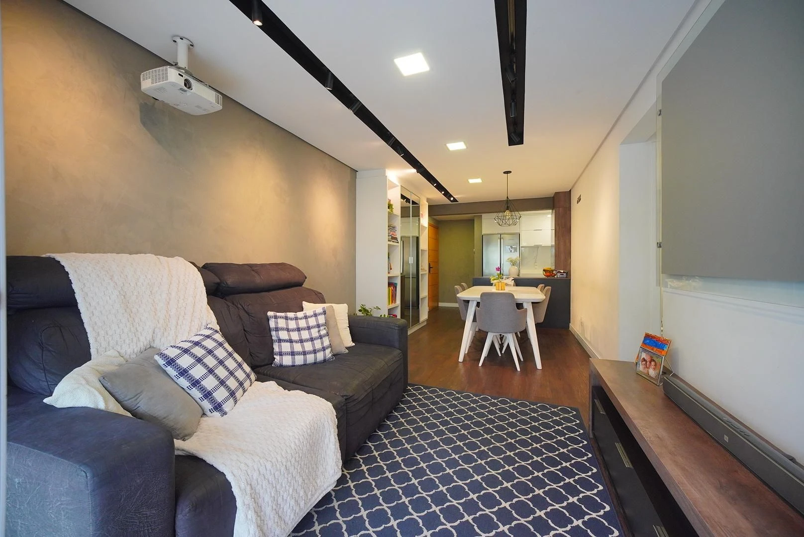 Furnished apartment, 100 m², with a grill on the balcony — photo 8