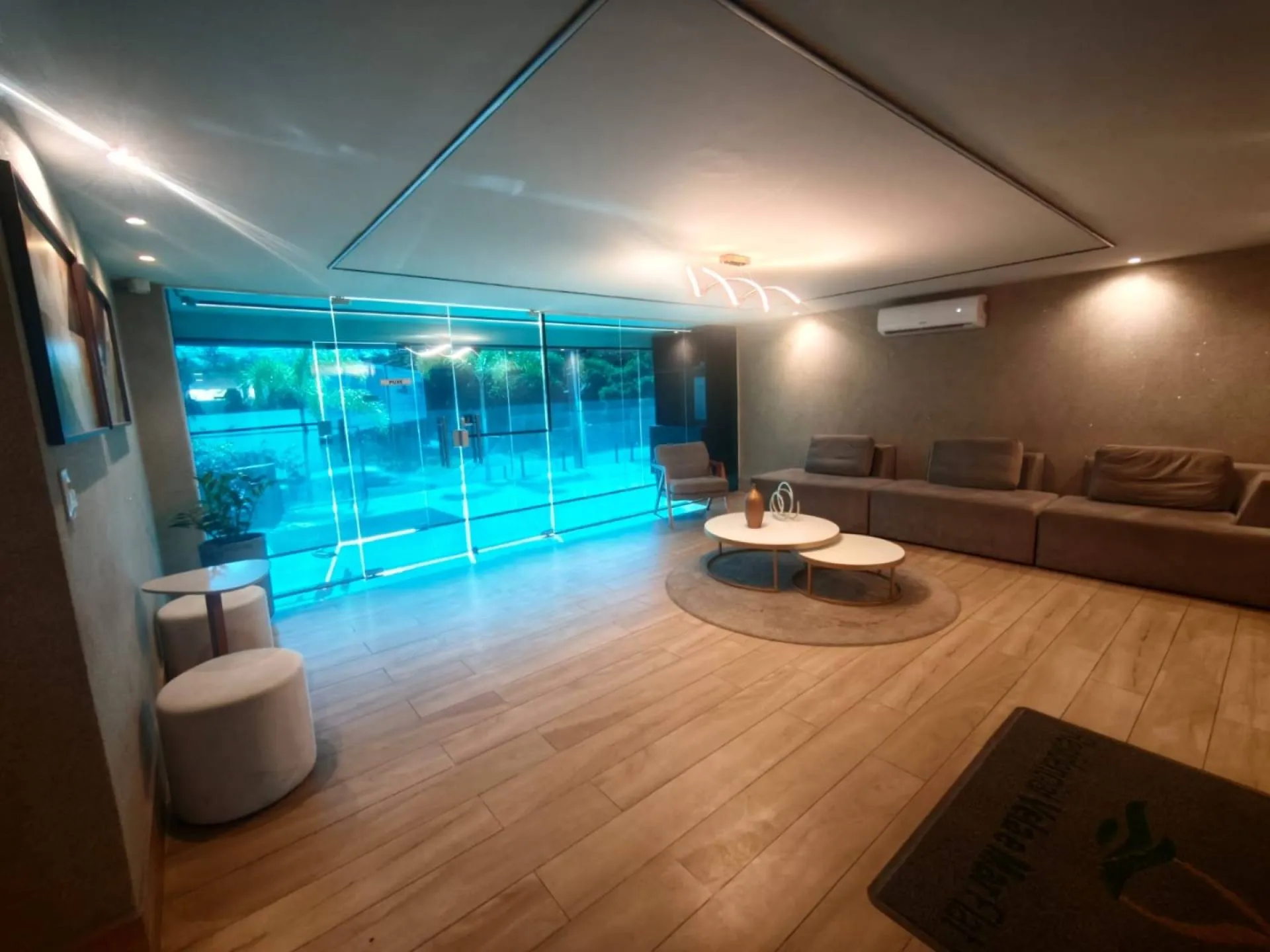 One-bedroom apartment with a water view — photo 5