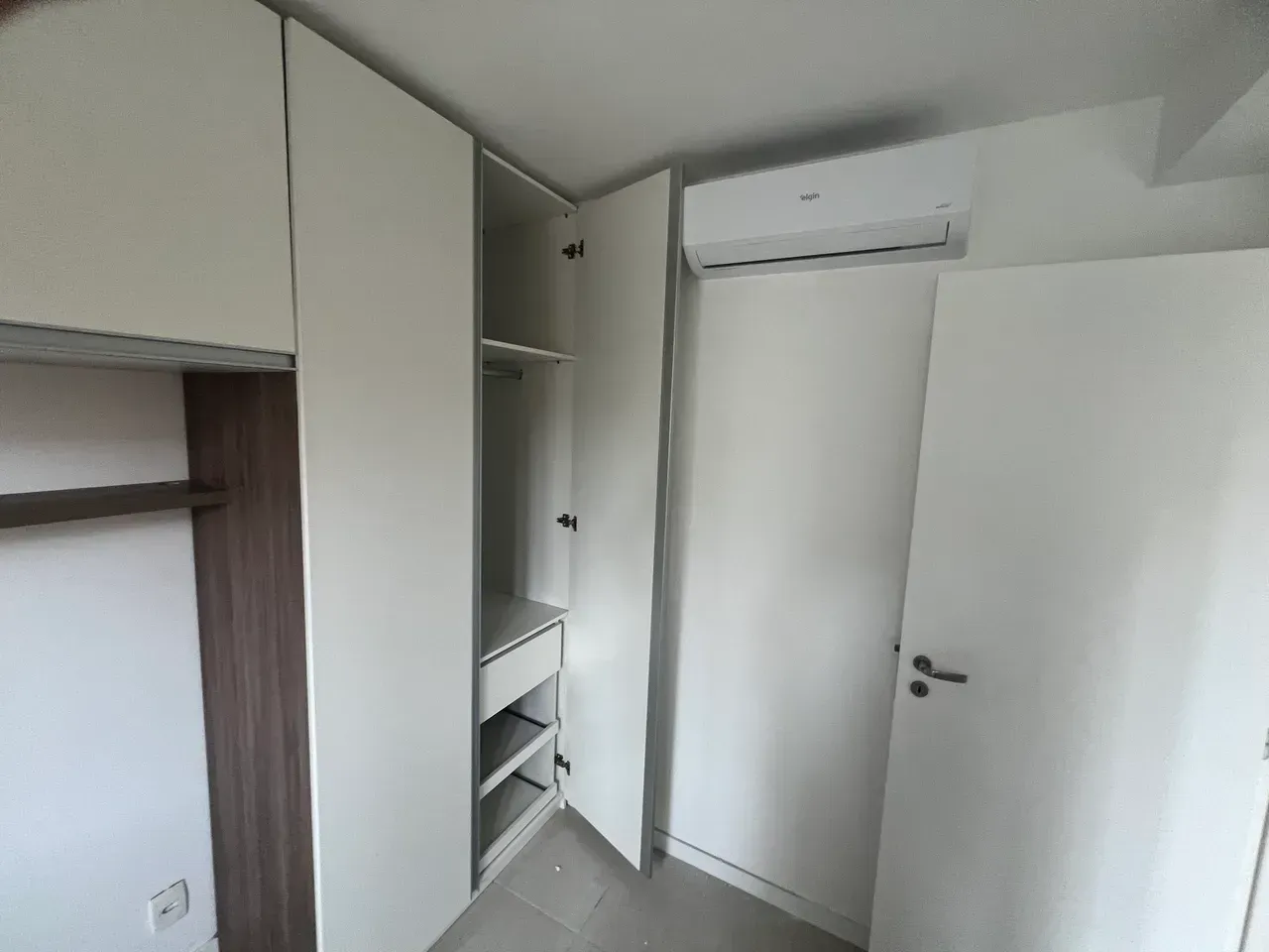 1-bedroom apartment with open-plan gas kitchen — photo 8