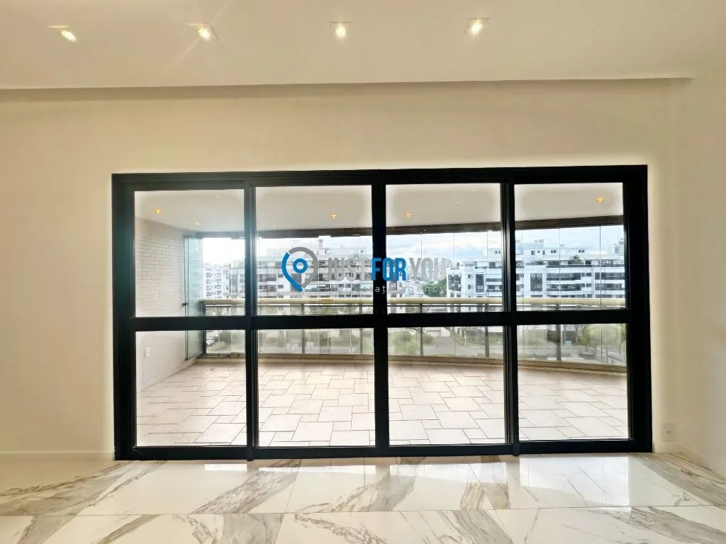3-bedroom apartment with 5 bathrooms and 370 m² — photo 9