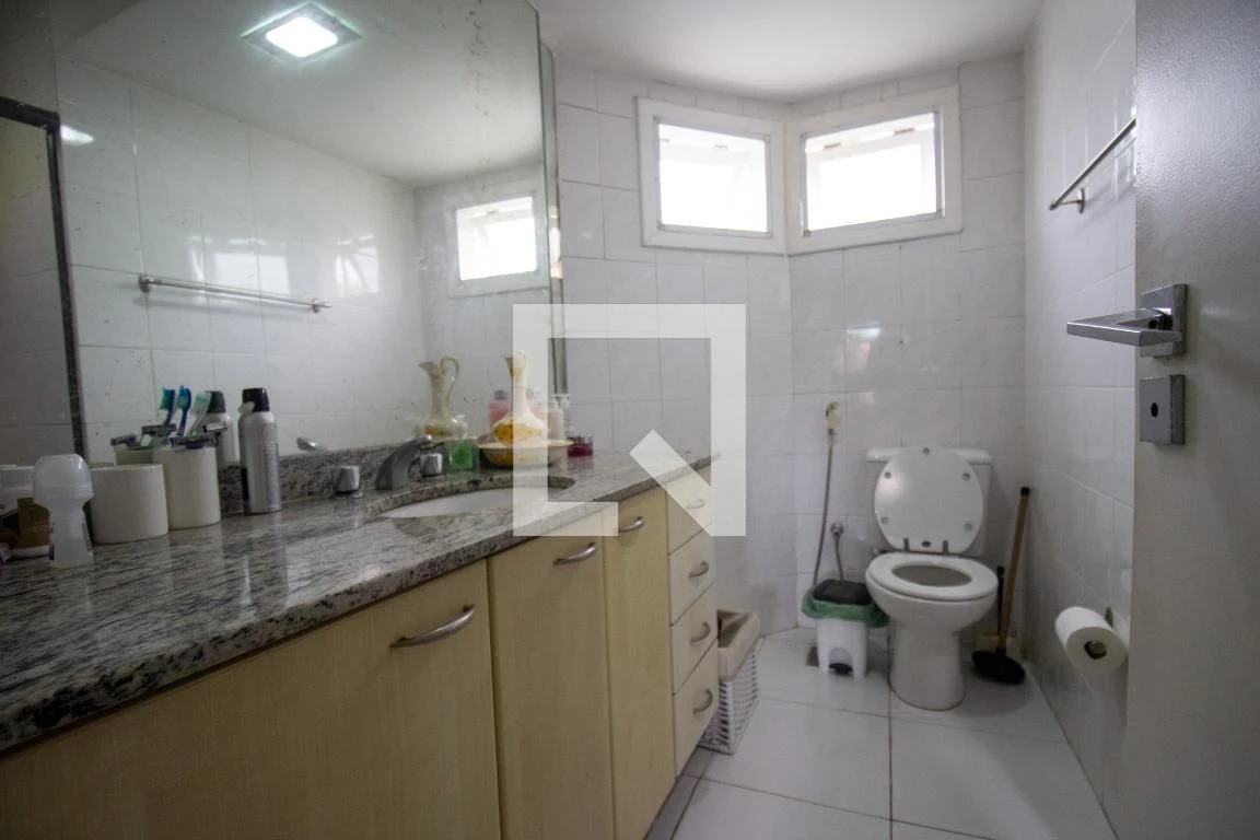 4-bedroom house with a walk-in closet in Rio de Janeiro — photo 43
