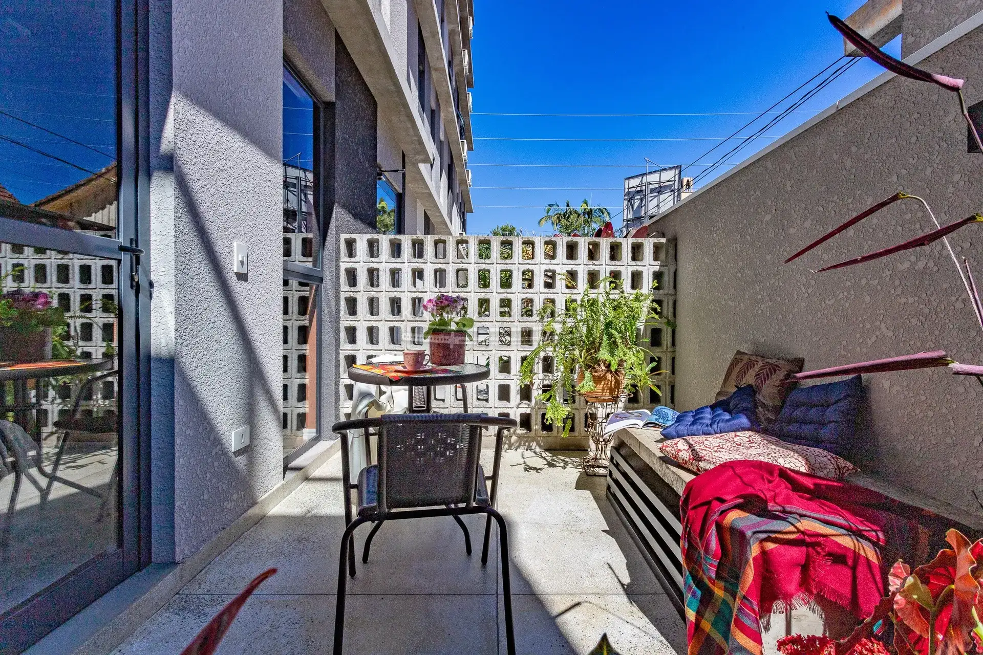 Estudio amueblado de 45 m² con cocina pequeña y garden — photo 4