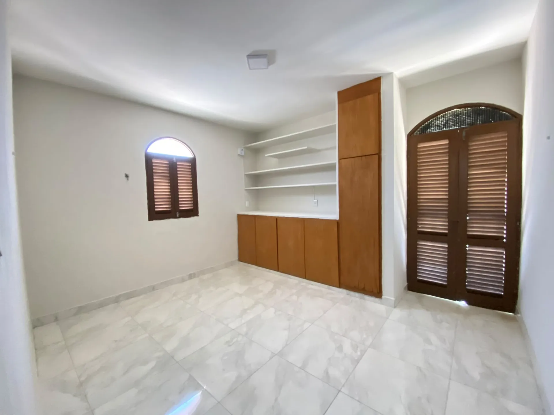 Гардеробная и 2 спальни: квартира 107 м² — photo 4