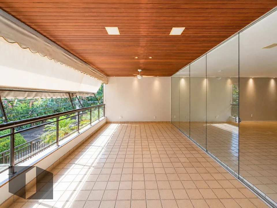 Apartment with air conditioning and 4 bedrooms — photo 14