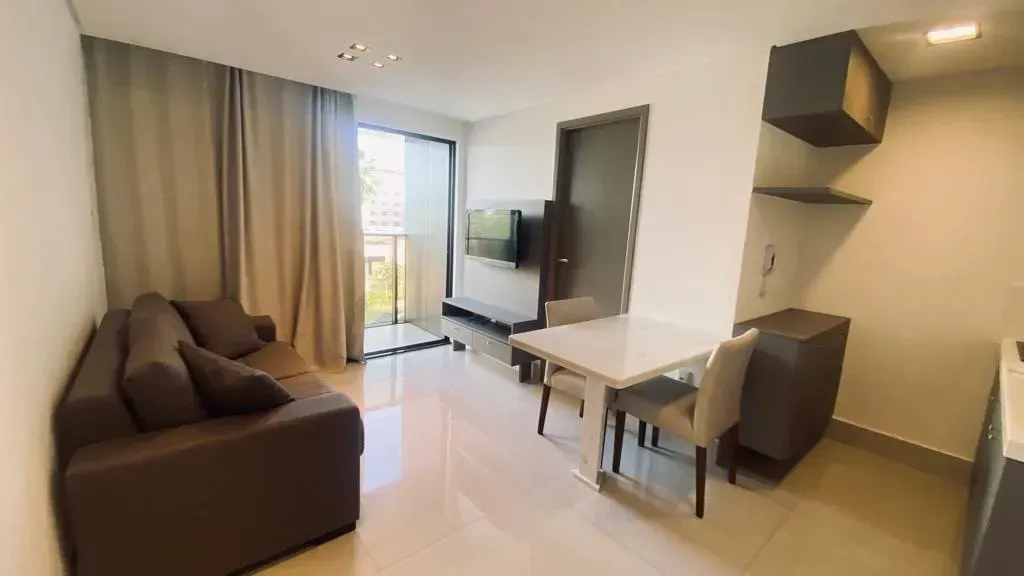 Apartamento de 1 dormitorio con cocina abierta y balcón